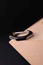 Cargar imagen en el visor de la galería, Titanium septum clicker
