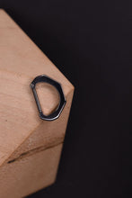 Cargar imagen en el visor de la galería, Titanium septum clicker
